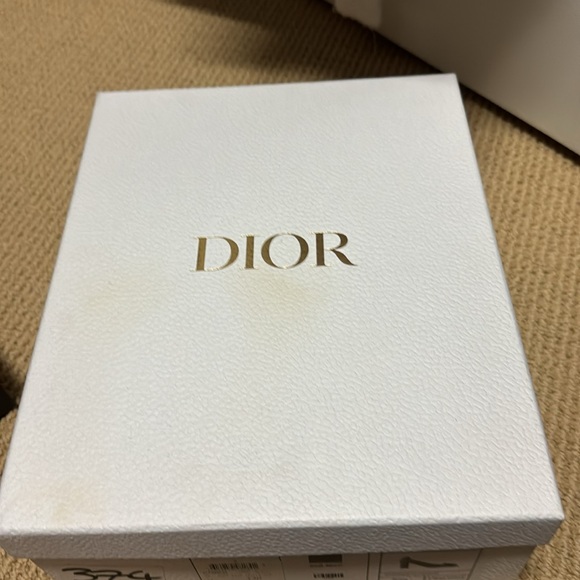 Barely worn dior patent leather heels. Worn twice. - Picture 2 of 4